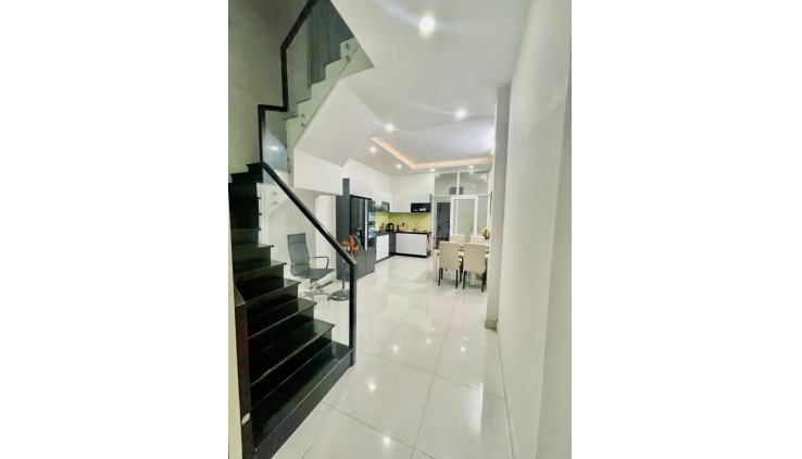 Ngộp Khu Tô Hiệu - Hòa Bình 4x15m2  - HXH - 4 tầng Mới ở liền